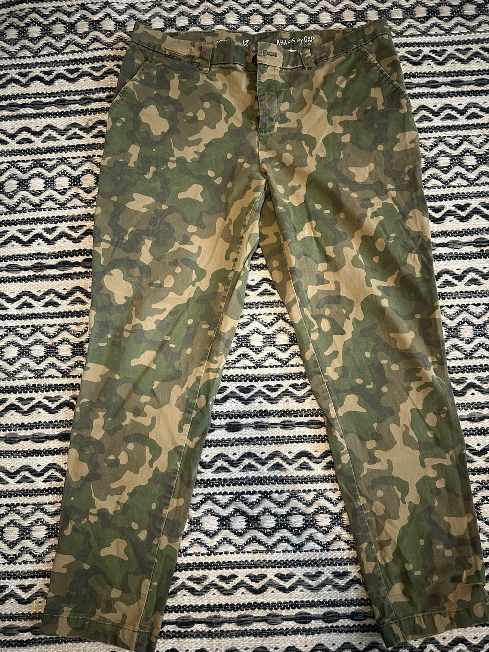 GAP Women's Camouflage Chino Pants - Green & Tan